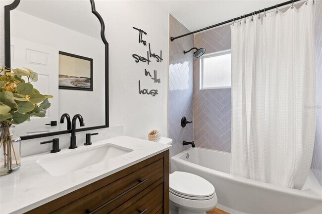 Building Photo - 870 Bayou View Dr