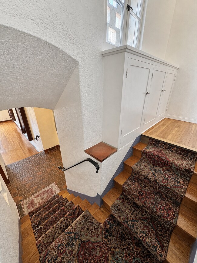 Building Photo - 352 Glen Ellen Dr