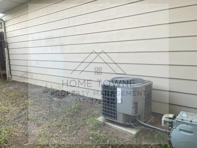Building Photo - 1727 Kinawa Dr