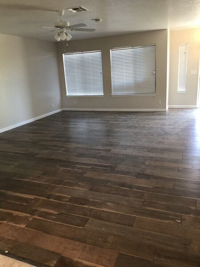 Building Photo - 16421 Apple Valley Rd