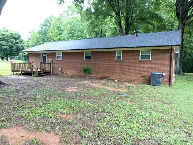 Building Photo - 1230 Shearers Rd