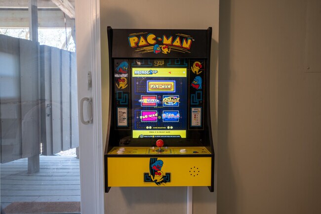 Building Photo - 23 11th Ave