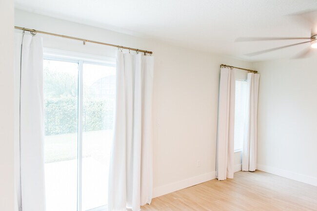 Building Photo - 208 Grande Lake Dr