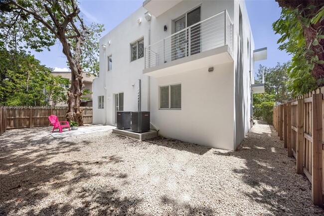 Building Photo - 3787 Thomas Ave