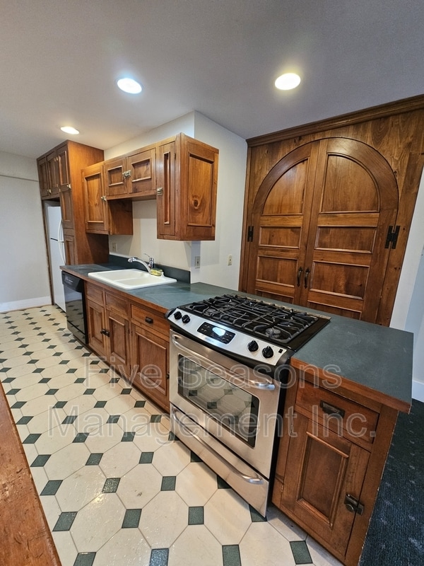 Building Photo - 328 Browns Trce