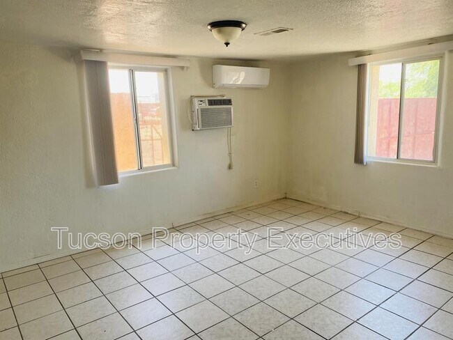 Building Photo - 208 W Ventura St