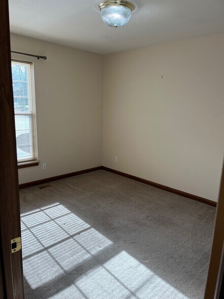 2nd Bedroom - 2928 E Buckskin Dr