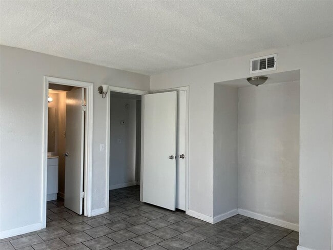 Building Photo - 2107 NW 38th St