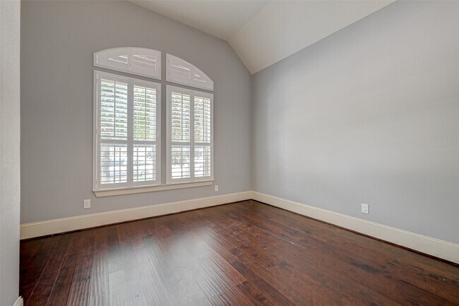 Building Photo - 10323 Hatcher Dr