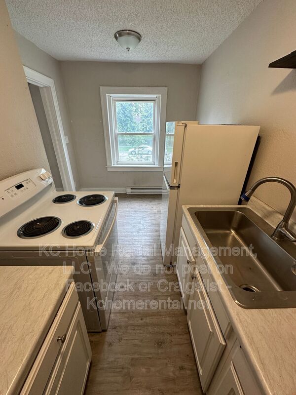 Building Photo - 305-307 N Gladstone Blvd