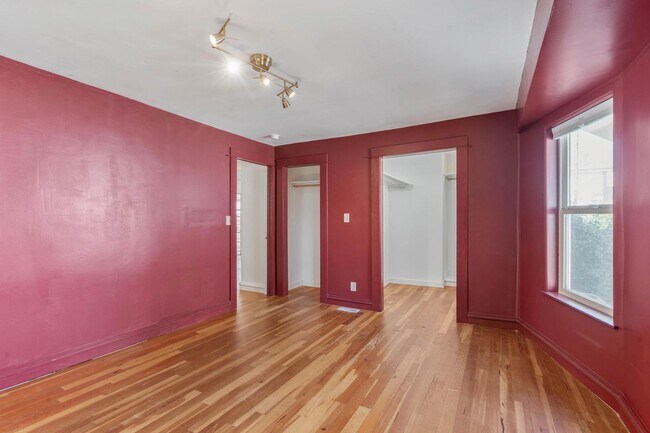 Building Photo - 236 NE Lombard St