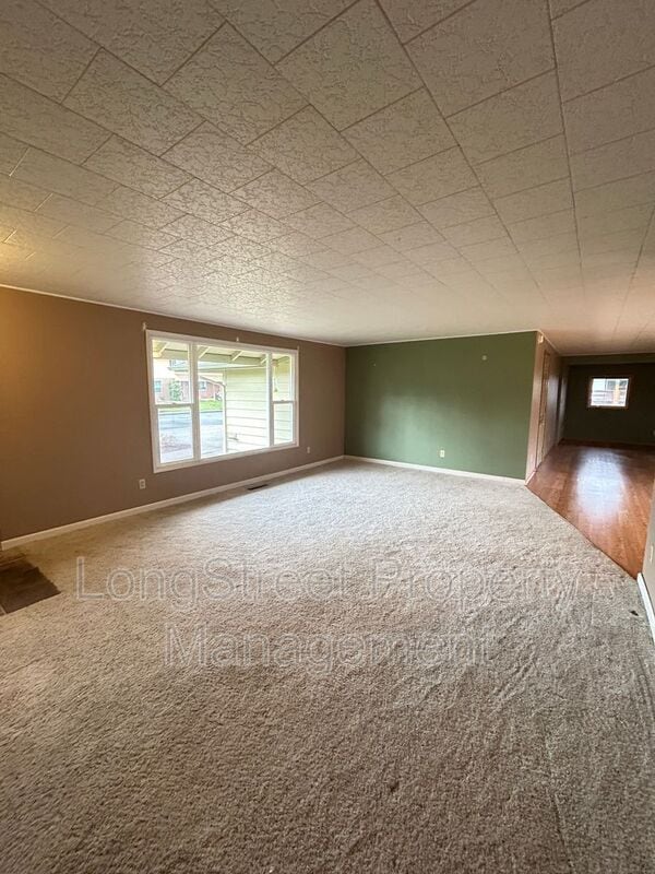 Building Photo - 2917 Takena St SW