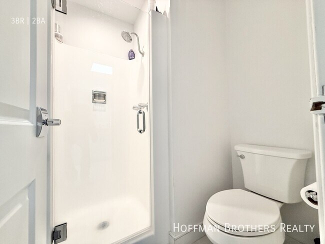 Building Photo - 1102 11th St