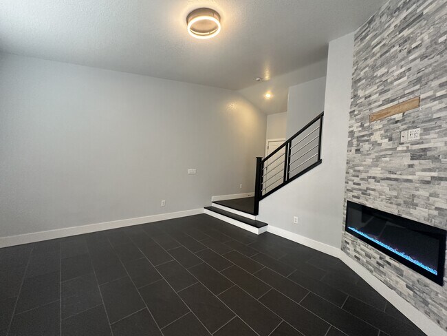 Building Photo - 7288 Quarterhorse Ln