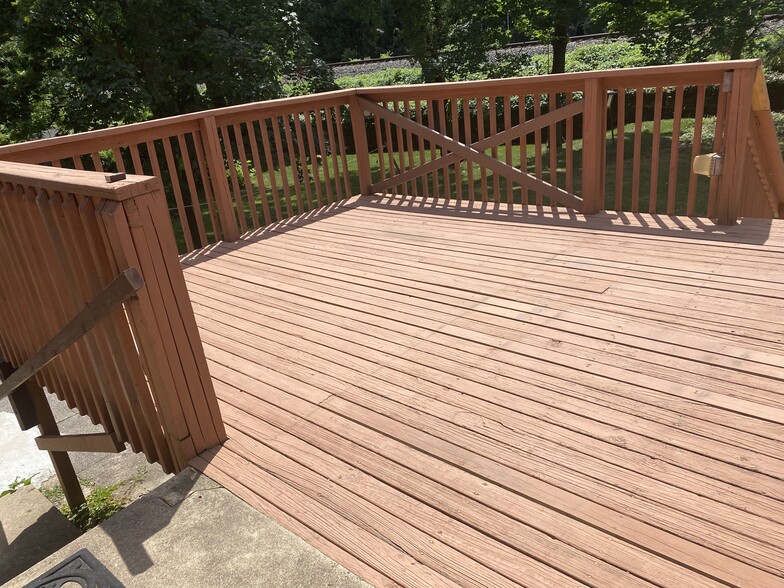 Private rear deck - 7936 Montgomery Ave