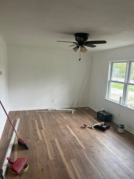 Building Photo - 12605 Johnson Dr