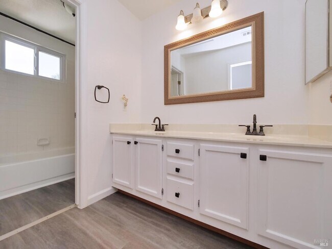 Building Photo - 3500 Crownridge Dr