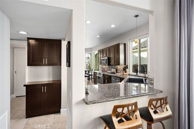 Building Photo - 12 Dauphin