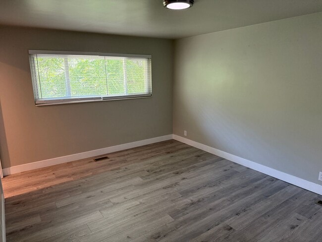 Building Photo - Olympus Cove Five Bedroom Rambler; Amazing...