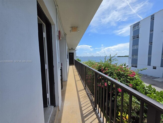 Building Photo - 7845 NE Bayshore Ct