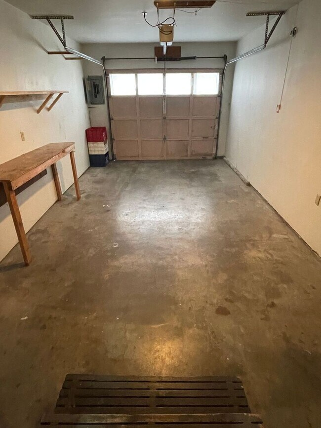 Building Photo - 2 Bedroom, 1 Bathroom Duplex in Blaine