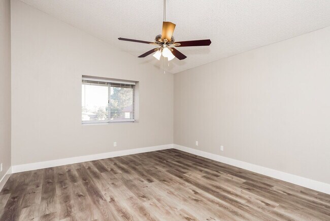 Building Photo - 333 Santa Monica Dr