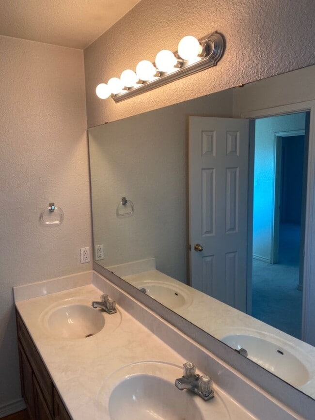 Building Photo - AVAILABLE SOON!