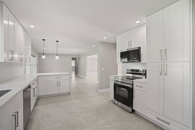 Building Photo - 8081 SW 139th Ter