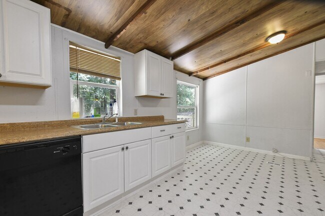 Building Photo - Temple GA - Paulding County - 3 bedrooms/2 baths $1350.00/month