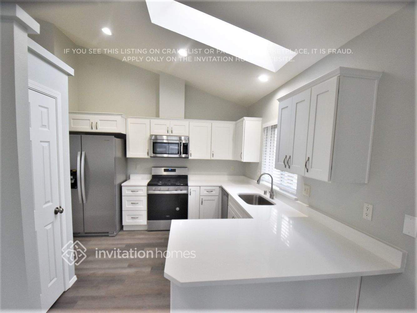 Building Photo - 15639 Canby Dr