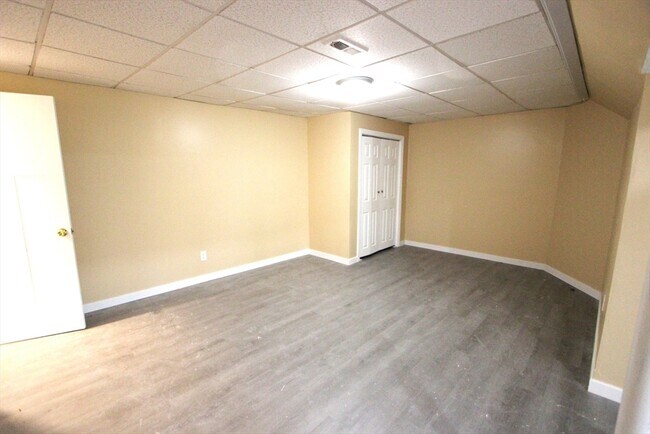 Building Photo - 322 Blackstone St