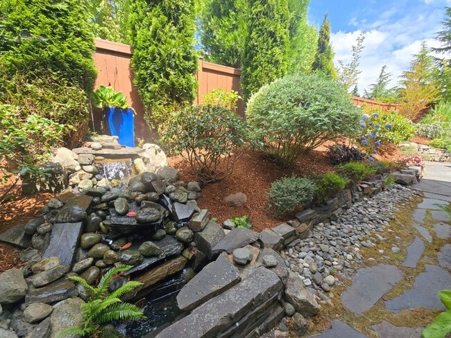 Building Photo - Gorgeous 4 Bedroom Lake Stevens Home in Cr...