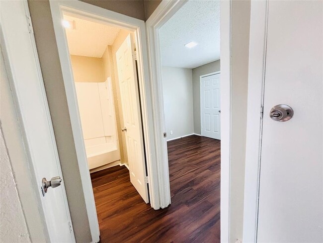 Building Photo - 10211 Brownie Dr