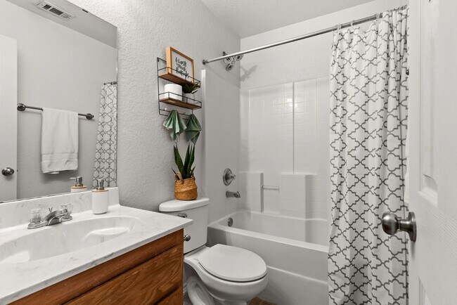 Building Photo - 1305 Travis Cir