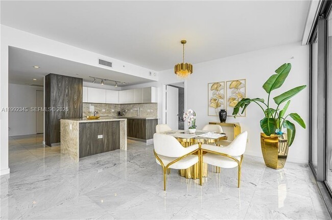 Building Photo - 3131 NE 7th Ave