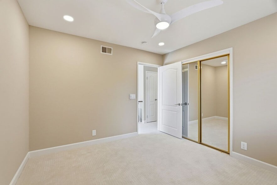 Building Photo - 12456 Newport Ct