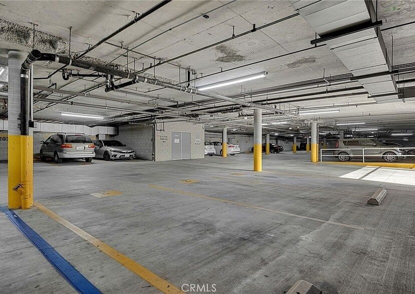 Building Photo - 1501 N Brea Blvd