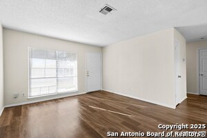 Building Photo - 922 Saddlebrook Dr