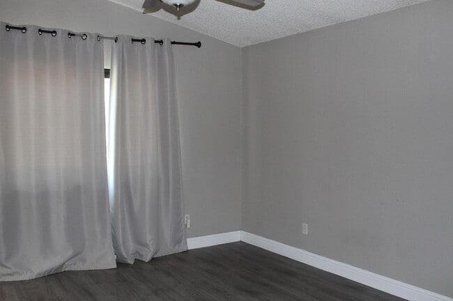 Building Photo - Southwest Bakersfield Home for Rent July