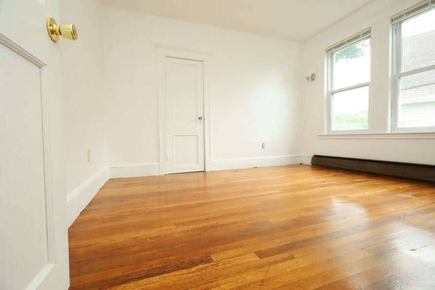 Building Photo - 98 Woodside Ave