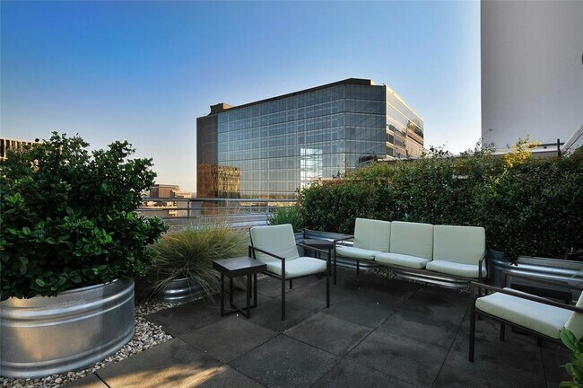 Building Photo - 800 Brazos St