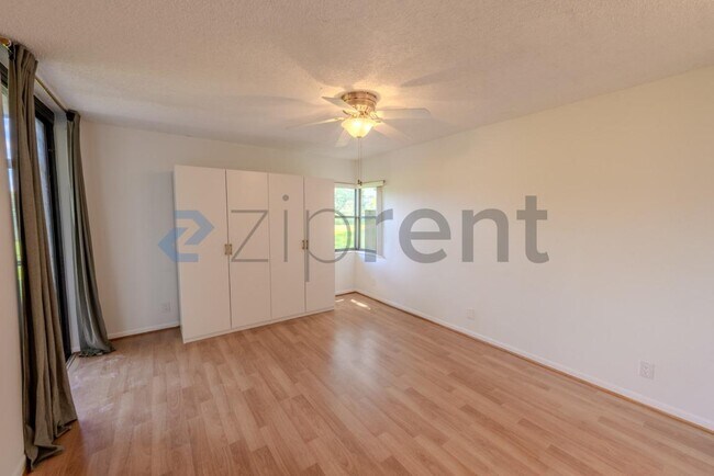 Building Photo - Unit C110