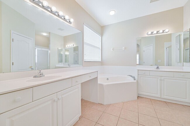 Building Photo - ** NOW AVAILABLE ** Villa in Bella Terra  - 2bed/2 bath plus den