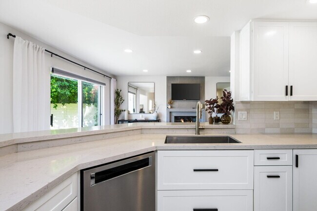 Building Photo - 76817 Manor Ln