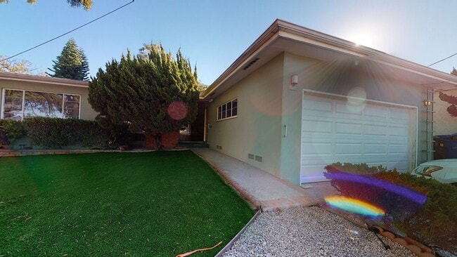 Building Photo - 5231 E Falls View Dr