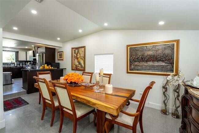 Building Photo - 1360 SW 16th St