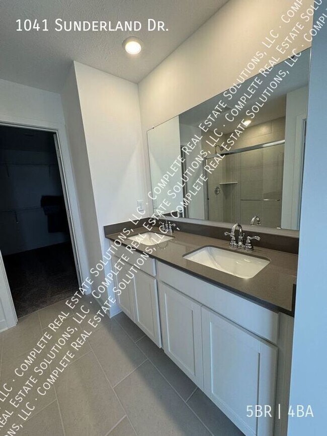 Building Photo - 1041 Sunderland Dr