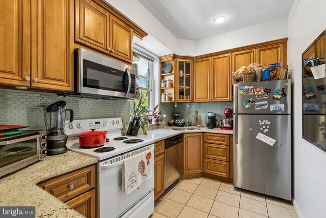 Building Photo - 303 S 11th St