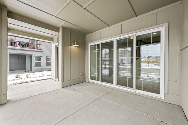 Building Photo - Spacious Family Home in Quiet Neighborhood