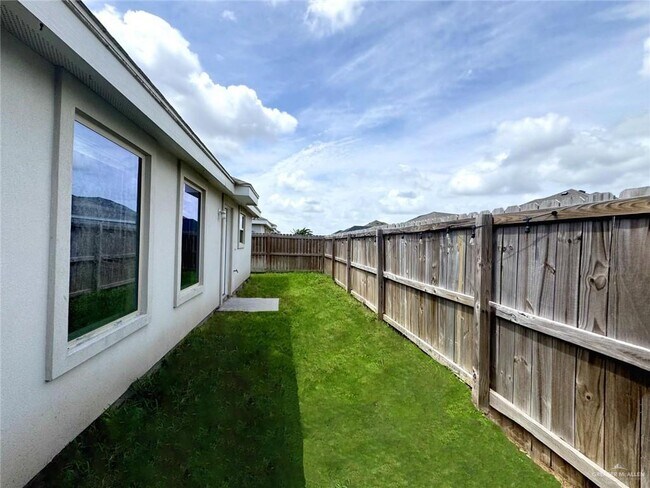 Building Photo - 1304 Alta Vis Dr
